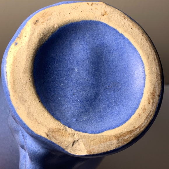 Vintage Niloak Pottery Vase Blue Ornate 7 inches tall as is - Picture 11 of 12